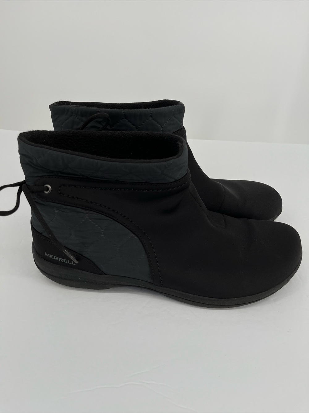 Merrell Women’s Black Quilted Winter Boots Size 9 Lace-Up Cozy Ankle Boots